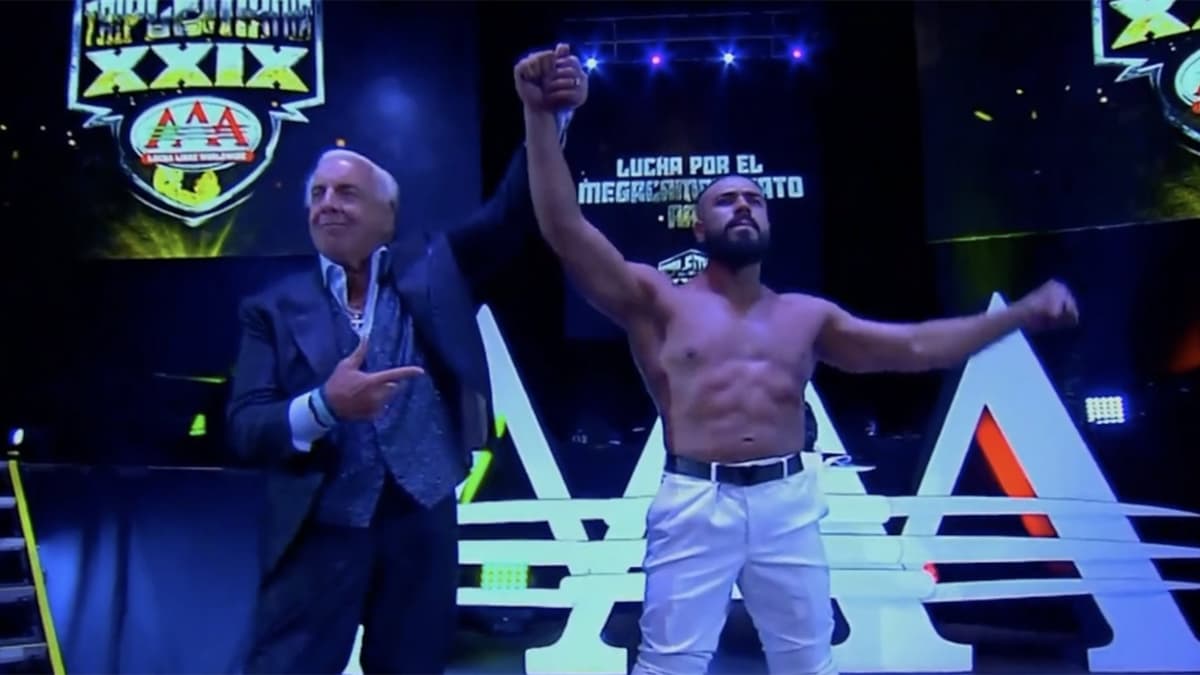 Ric Flair makes a surprise a surprise appearance at Triplemania XXIX event