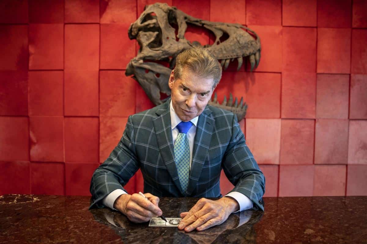 “Billionaire Bucks” and T-Shirt signed by Vince McMahon to be auctioned off
