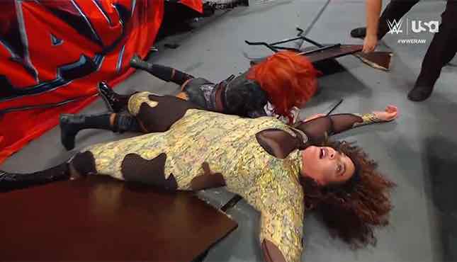 3/18 WWE Raw Full Match: Becky Lynch vs. Nia Jax – Last Woman Standing Match