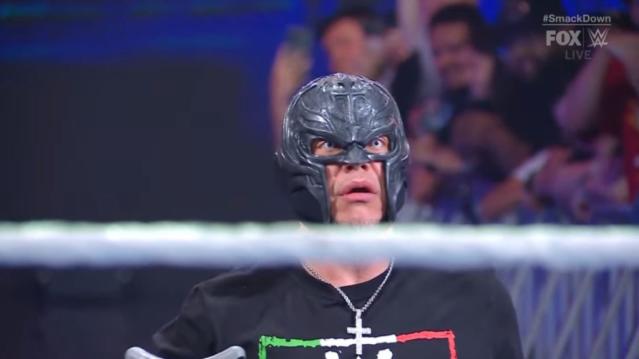 WWE Hall of Famer returns to SmackDown, helps Carlito defeat Santos Escobar