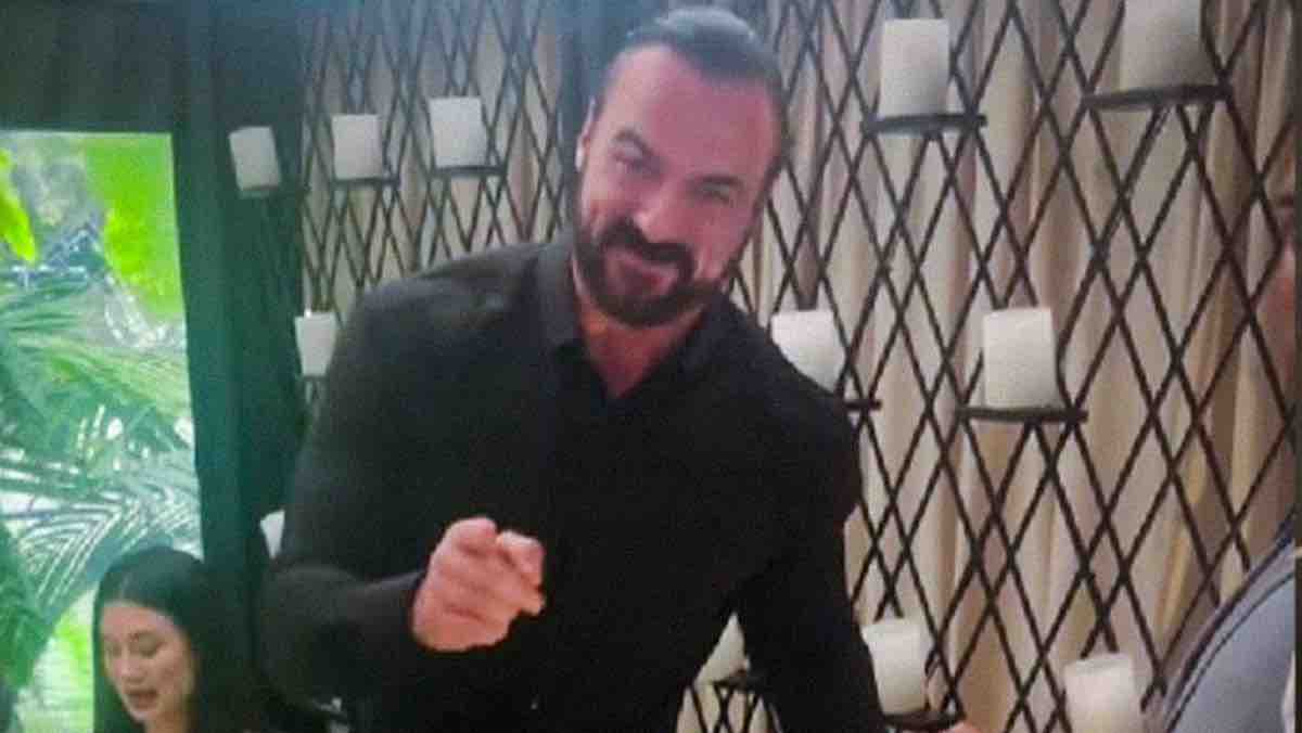 Top superstar signs a new deal with WWE