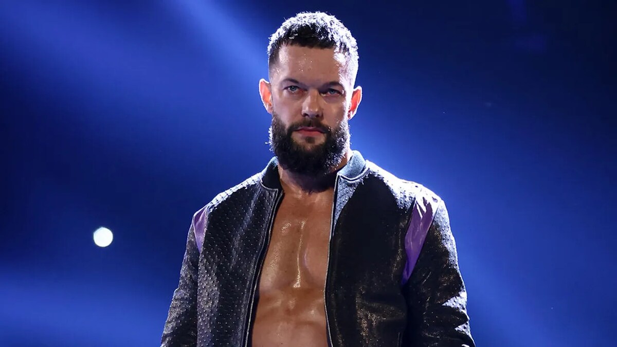Former WWE champion reportedly signs long-term deal