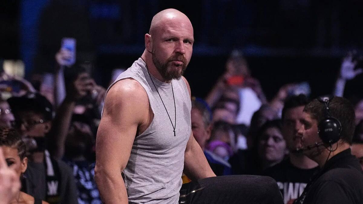 Jon Moxley on keeping the AEW World Title in a briefcase: “It’s not something you show off”